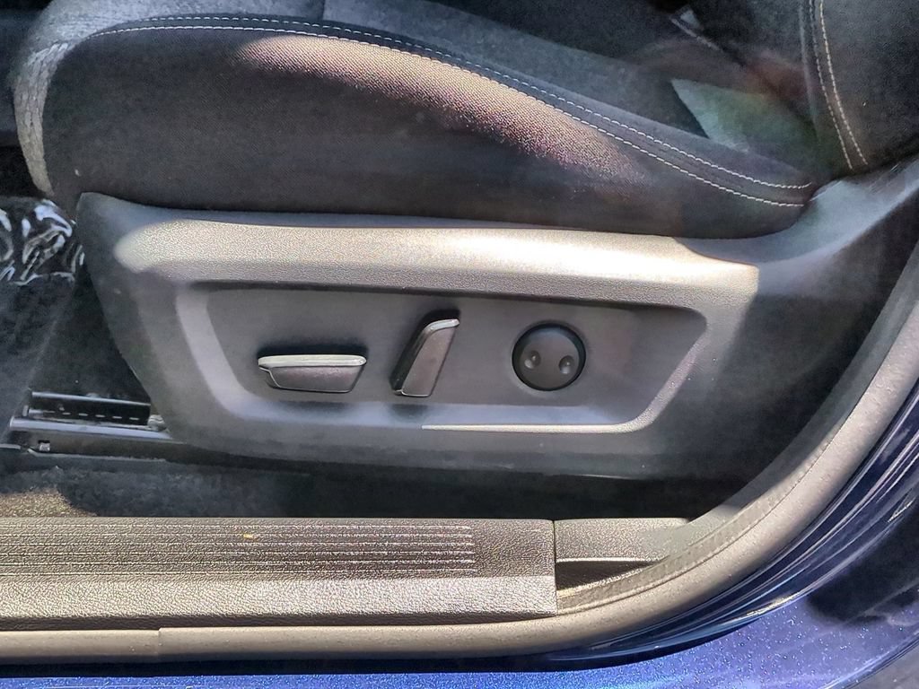 Used 2025 Nissan Rogue SV FWD image 22