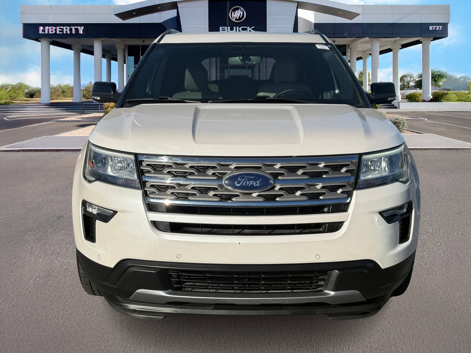 Used 2018 Ford Explorer XLT w/ Equipment Group 202A image 4