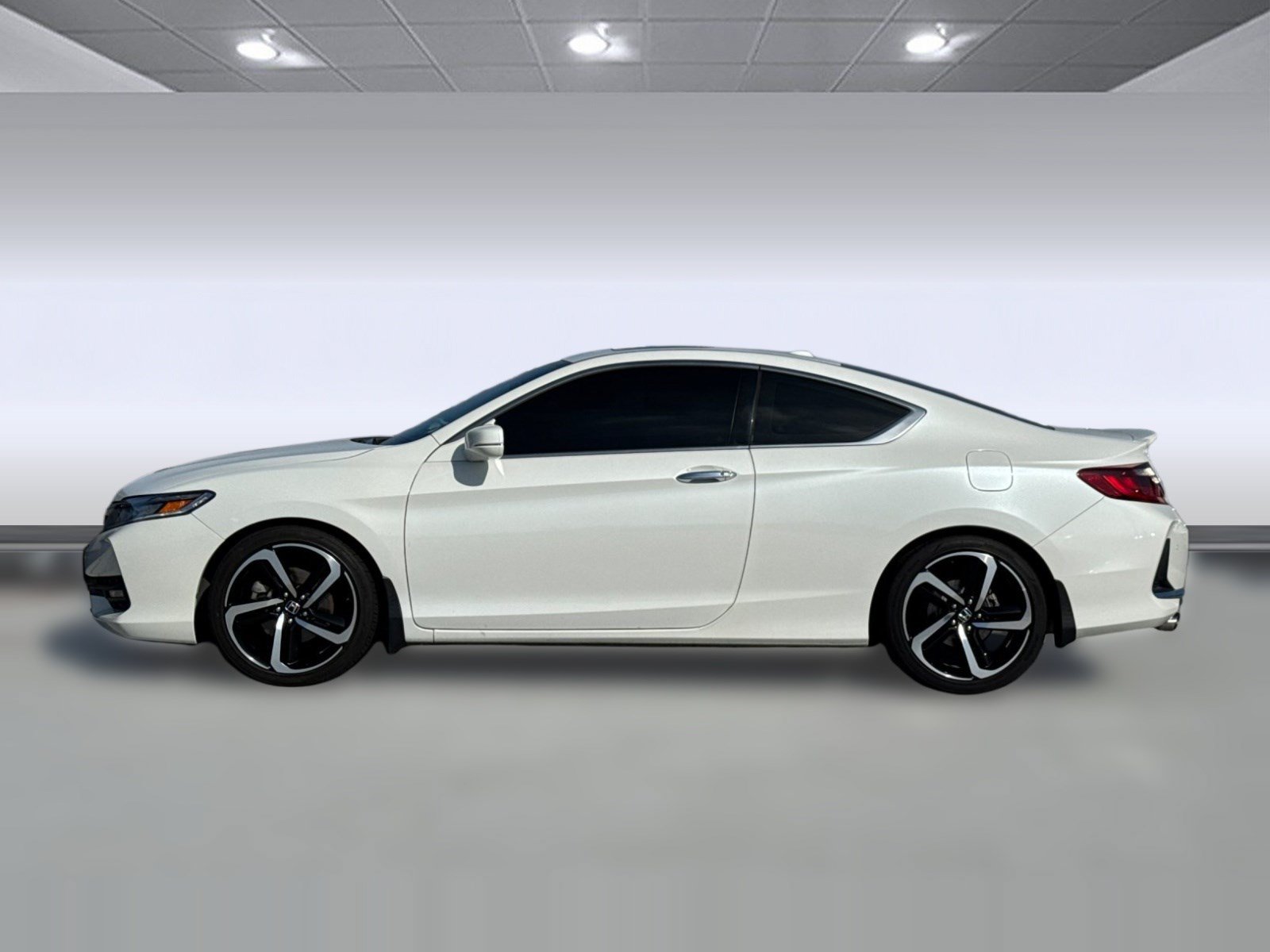 Used 2016 Honda Accord Touring image 2