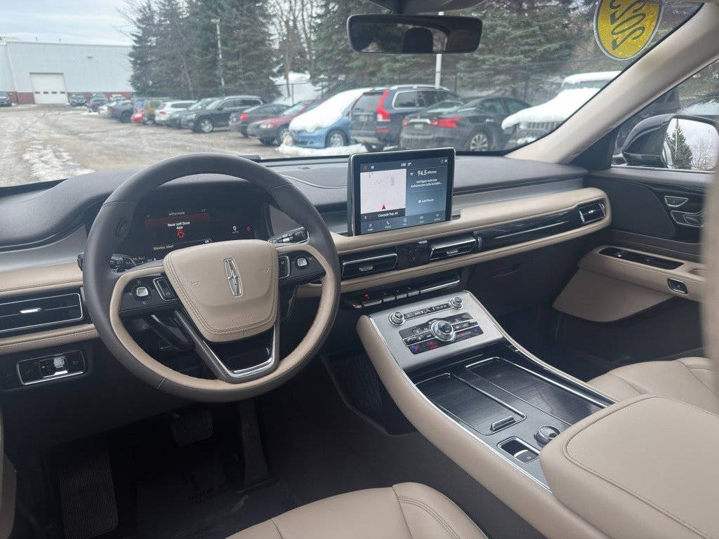 Used 2023 Lincoln Aviator AWD w/ Premium Package image 15
