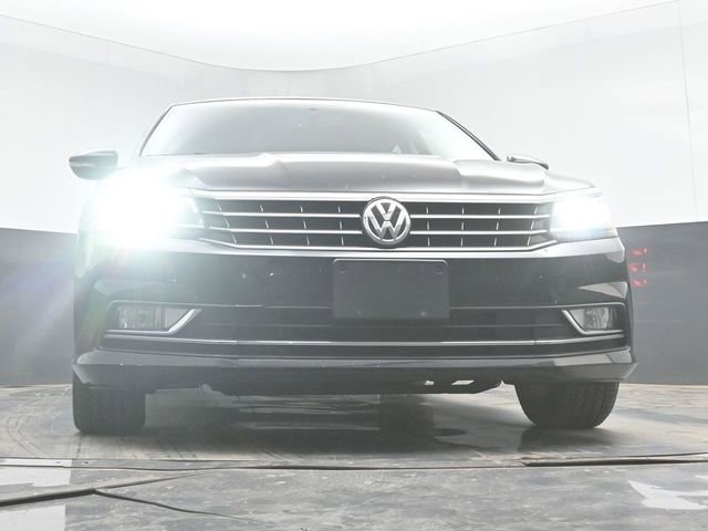 Used 2018 Volkswagen Passat 2.0T SE FWD image 28