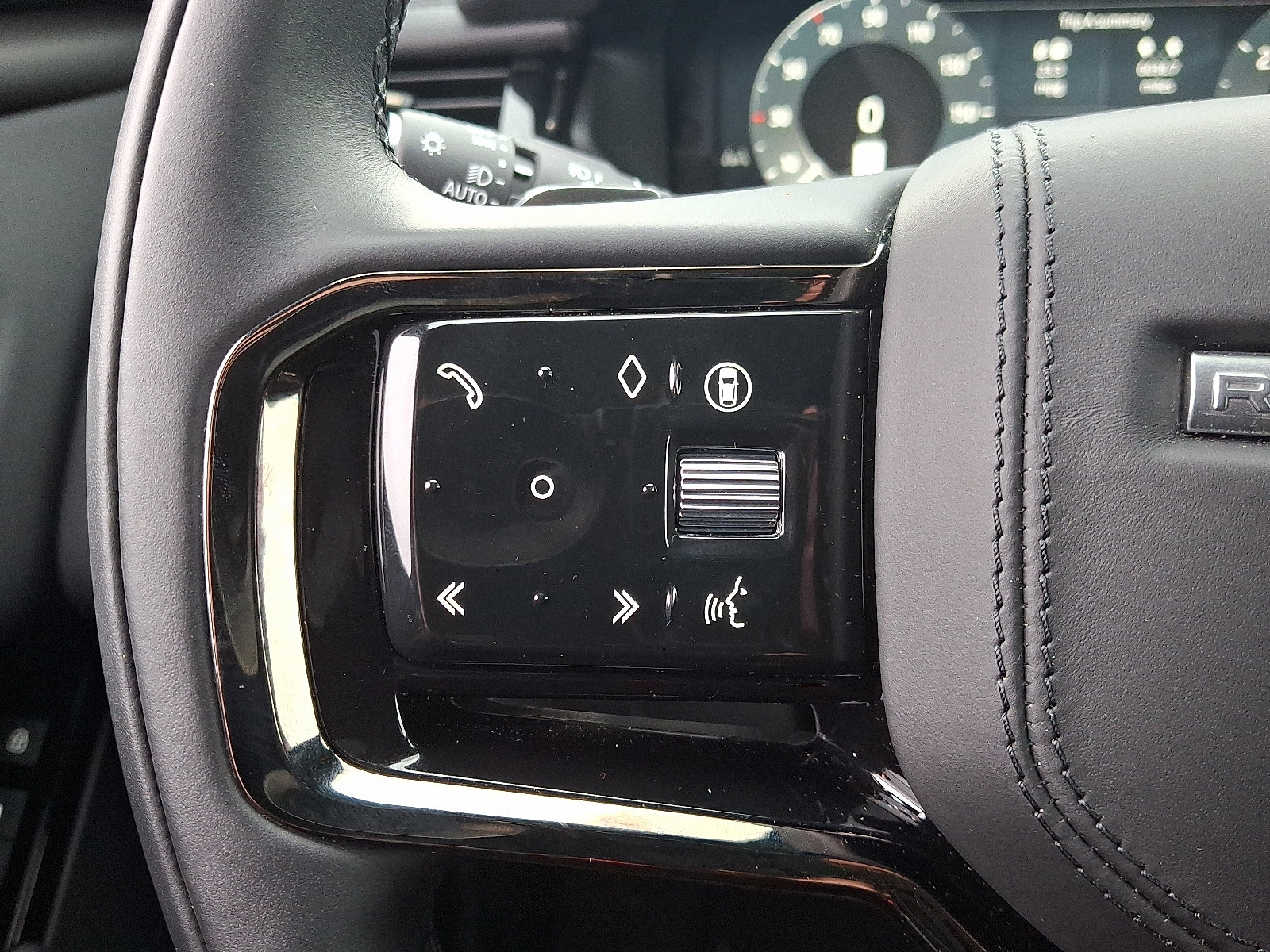 Used 2026 Land Rover Range Rover Velar Dynamic SE image 20