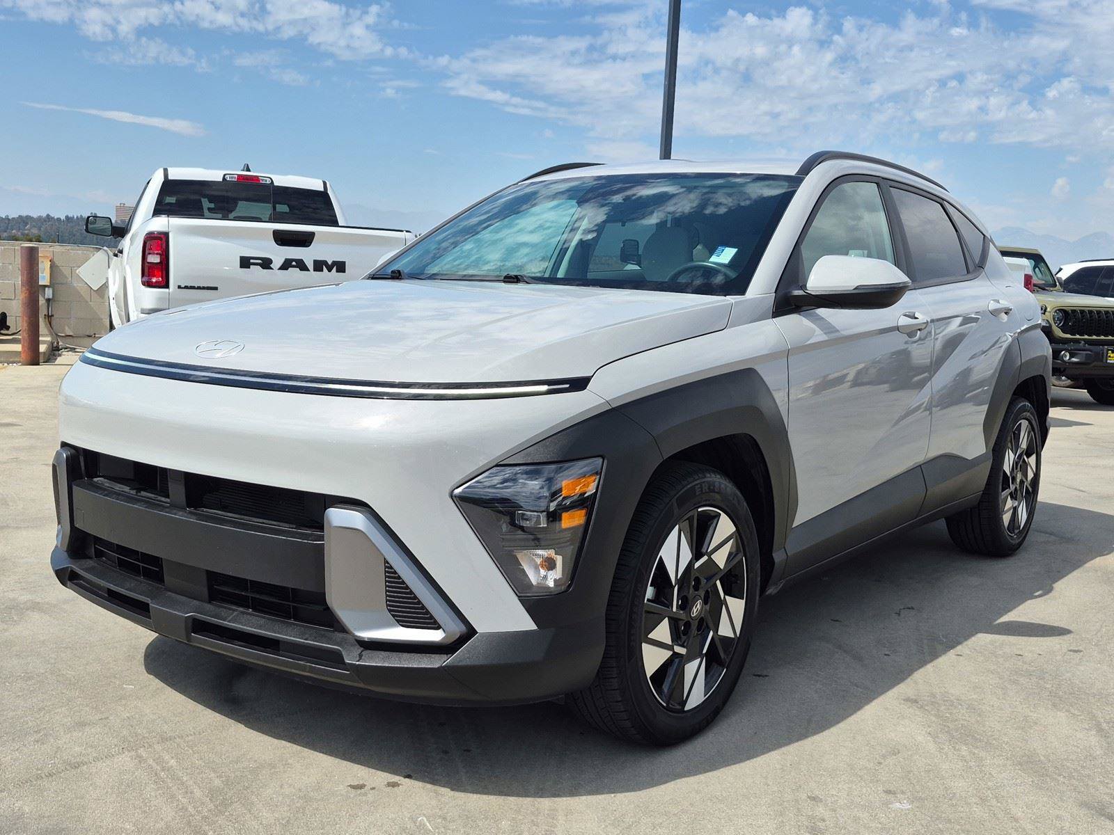 Used 2025 Hyundai Kona SEL FWD image 3