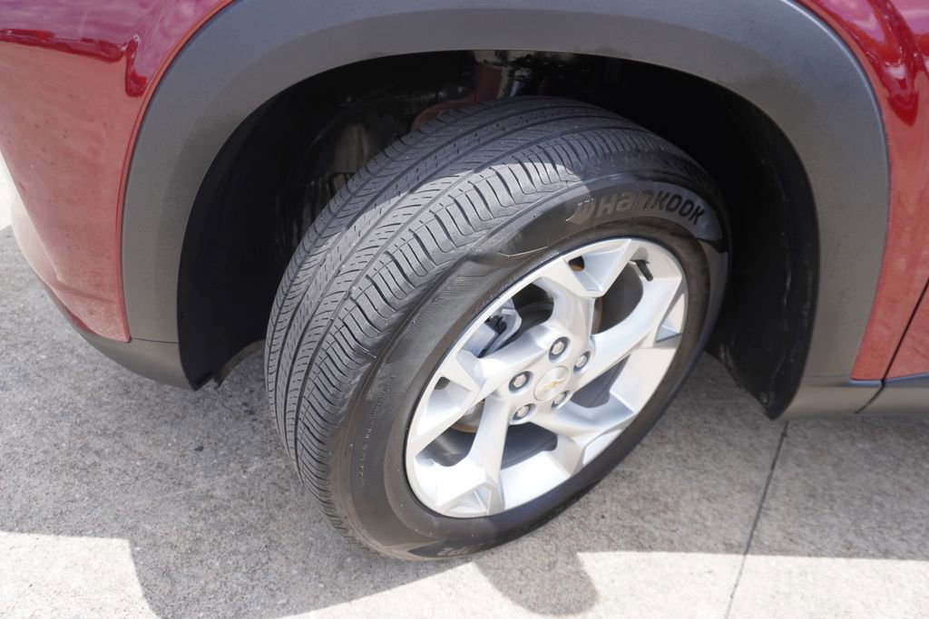 Used 2025 Chevrolet Trax LS w/ LS Convenience Package FWD image 29