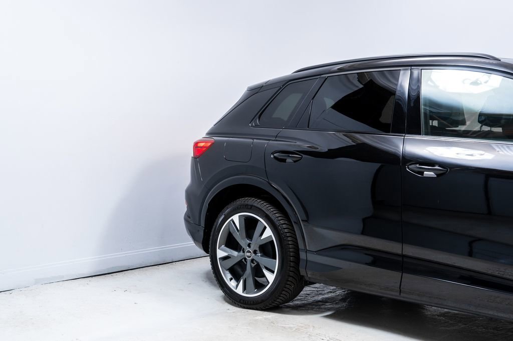 Used 2023 Audi Q4 e-tron Prestige image 11