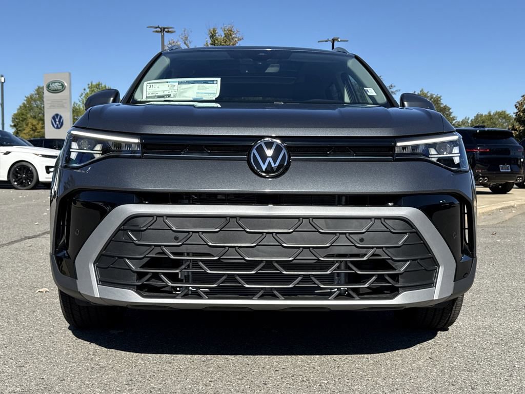 New 2025 Volkswagen Taos SE image 8
