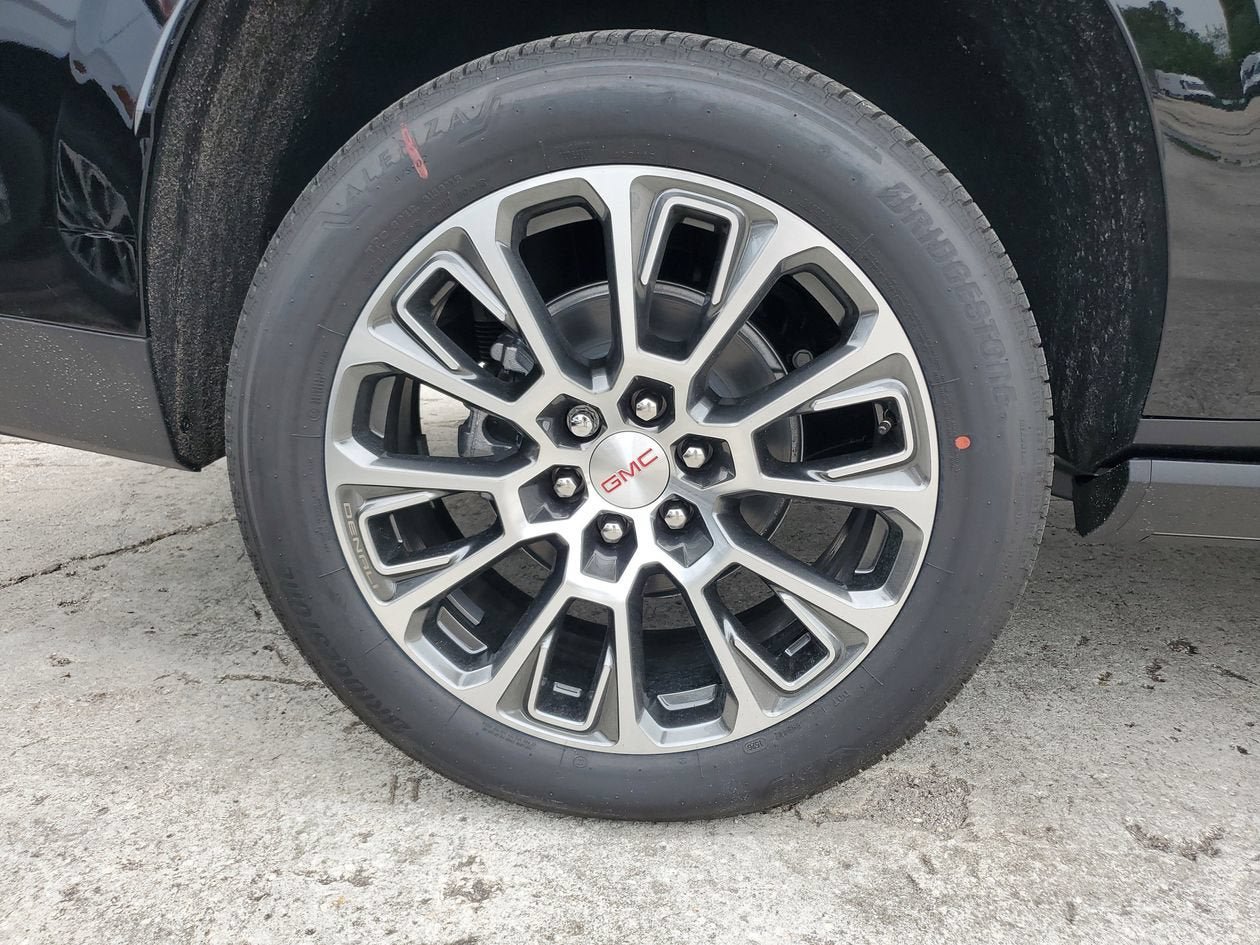New 2026 GMC Yukon XL Denali w/ Denali Reserve Package AWD/4WD image 6