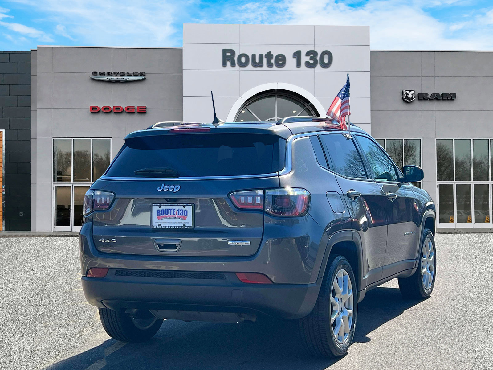 Used 2023 Jeep Compass Latitude image 4