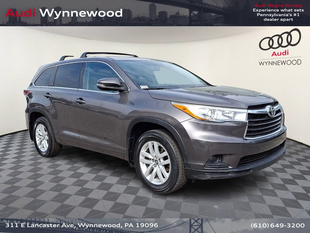 Used 2016 Toyota Highlander LE AWD/4WD image 1