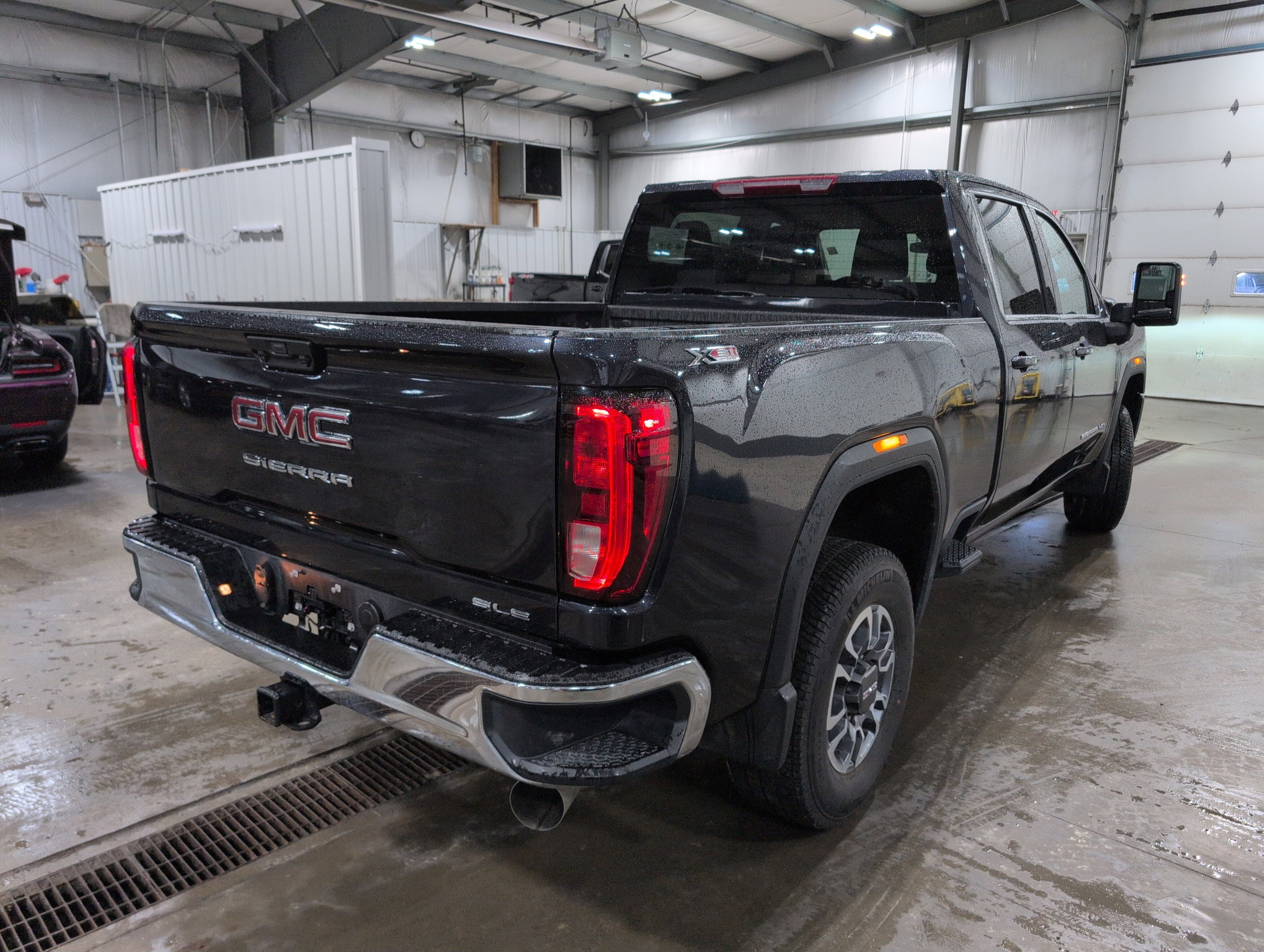 Used 2025 GMC Sierra 2500 SLE image 3