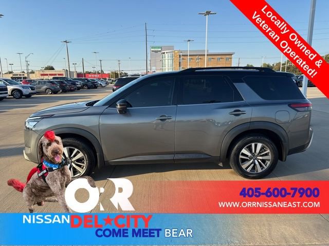 Used 2022 Nissan Pathfinder SL FWD video 2