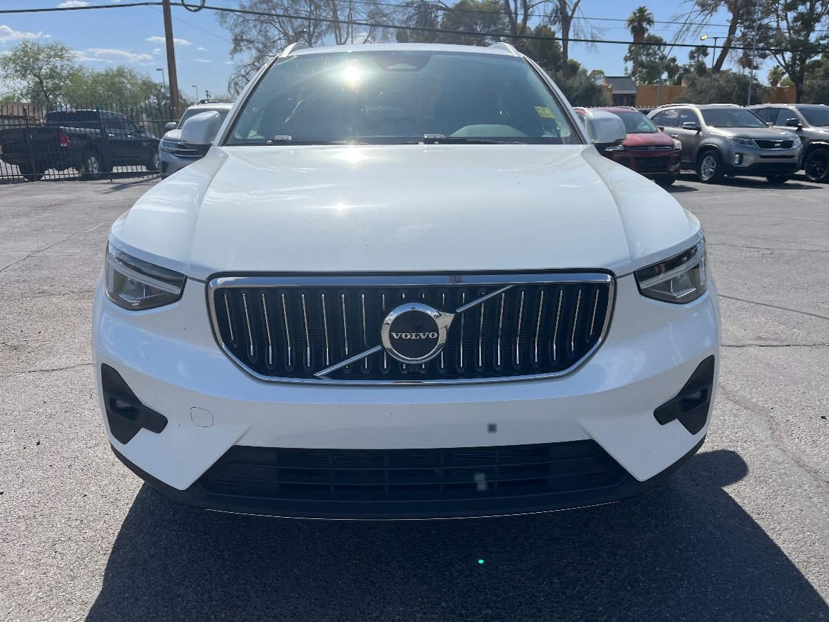 Used 2023 Volvo XC40 B5 Plus AWD/4WD image 8
