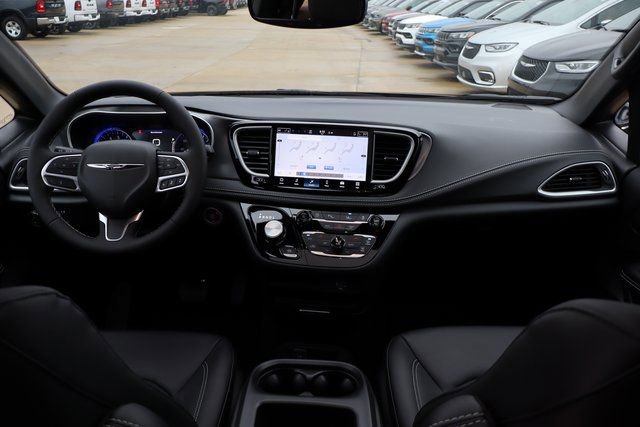 New 2026 Chrysler Pacifica Select FWD image 40