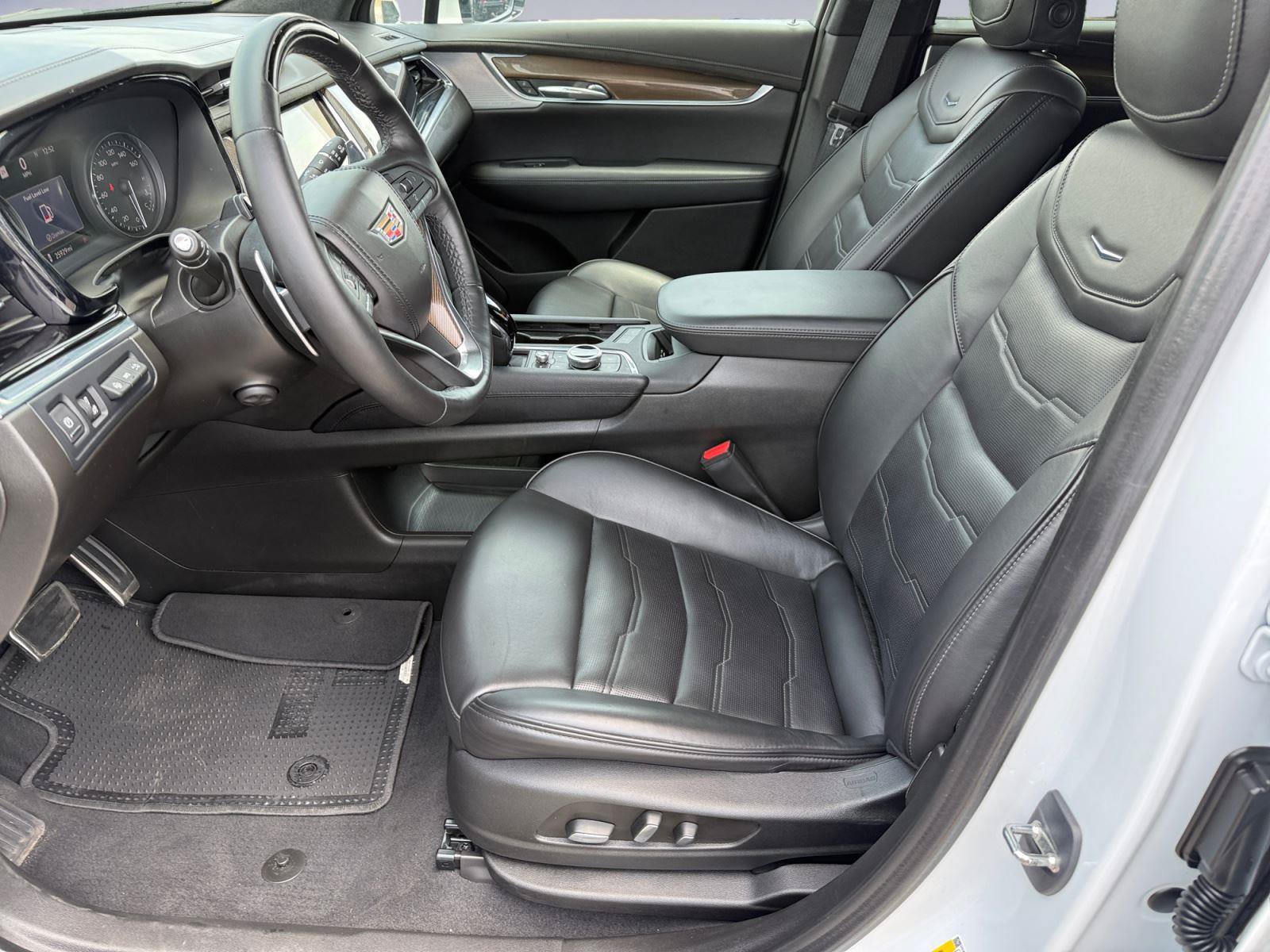 Used 2023 Cadillac XT6 Sport w/ LPO, ONYX Package AWD/4WD image 16