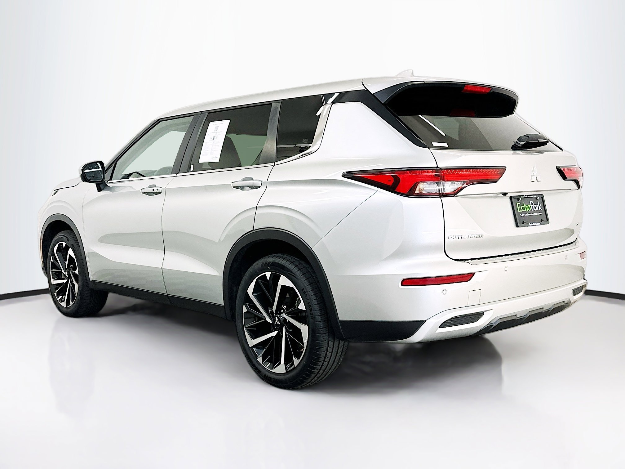 Used 2024 Mitsubishi Outlander SE Black Edition image 5