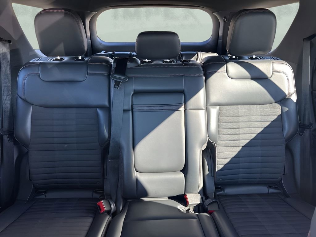 Used 2025 Ford Explorer ST-Line w/ ST-Line Street Pack image 11