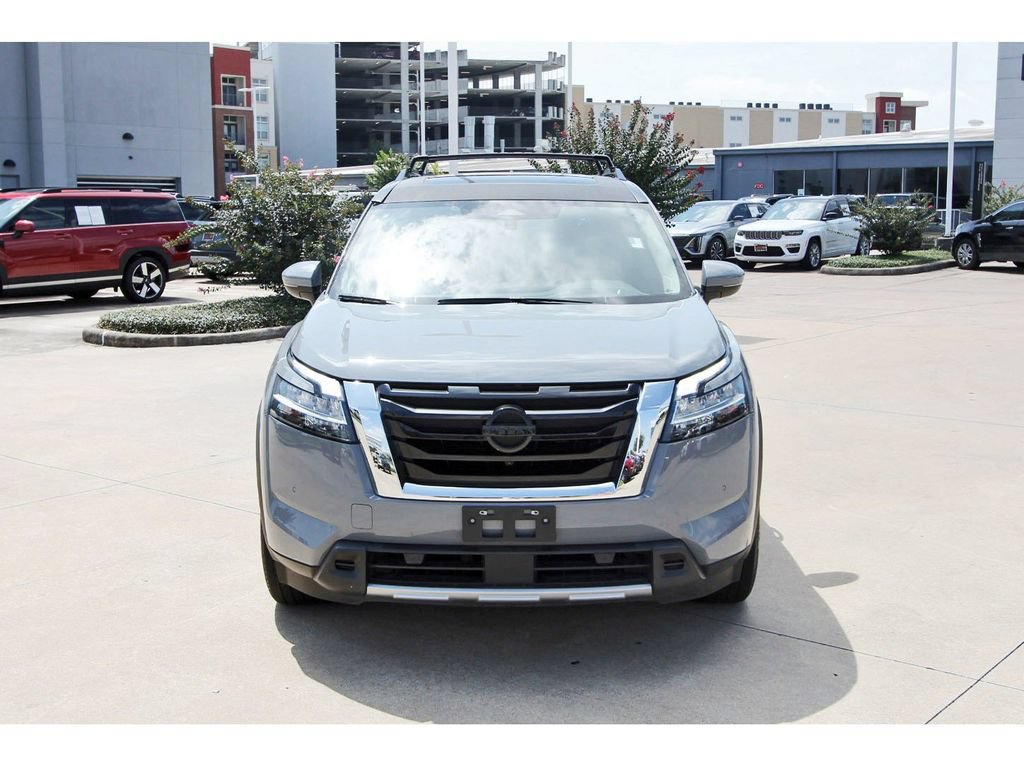 Used 2024 Nissan Pathfinder Platinum FWD image 2