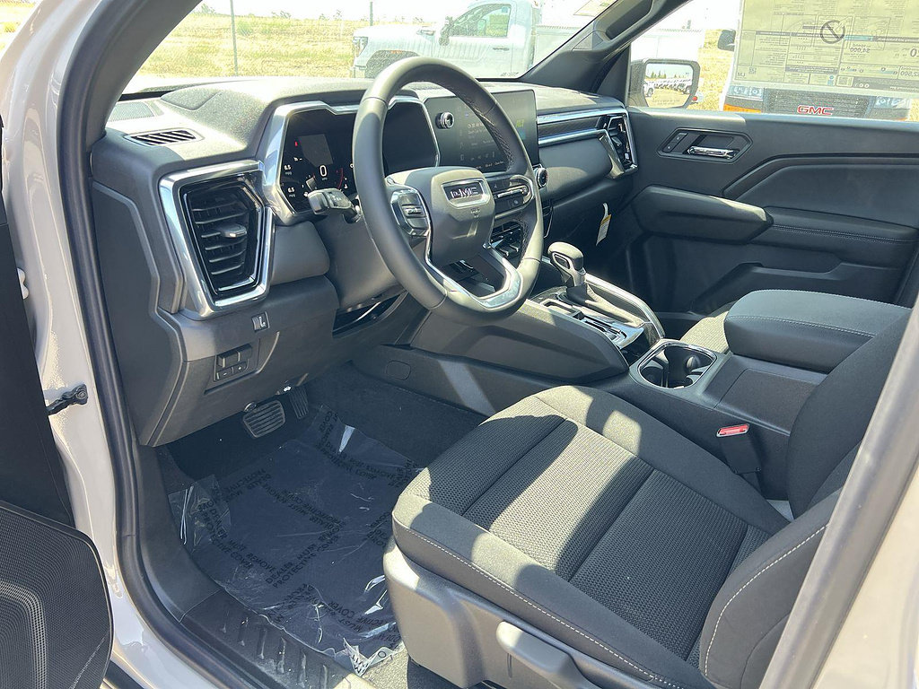New 2026 GMC Canyon Elevation w/ LPO, Black Badging Package RWD image 9