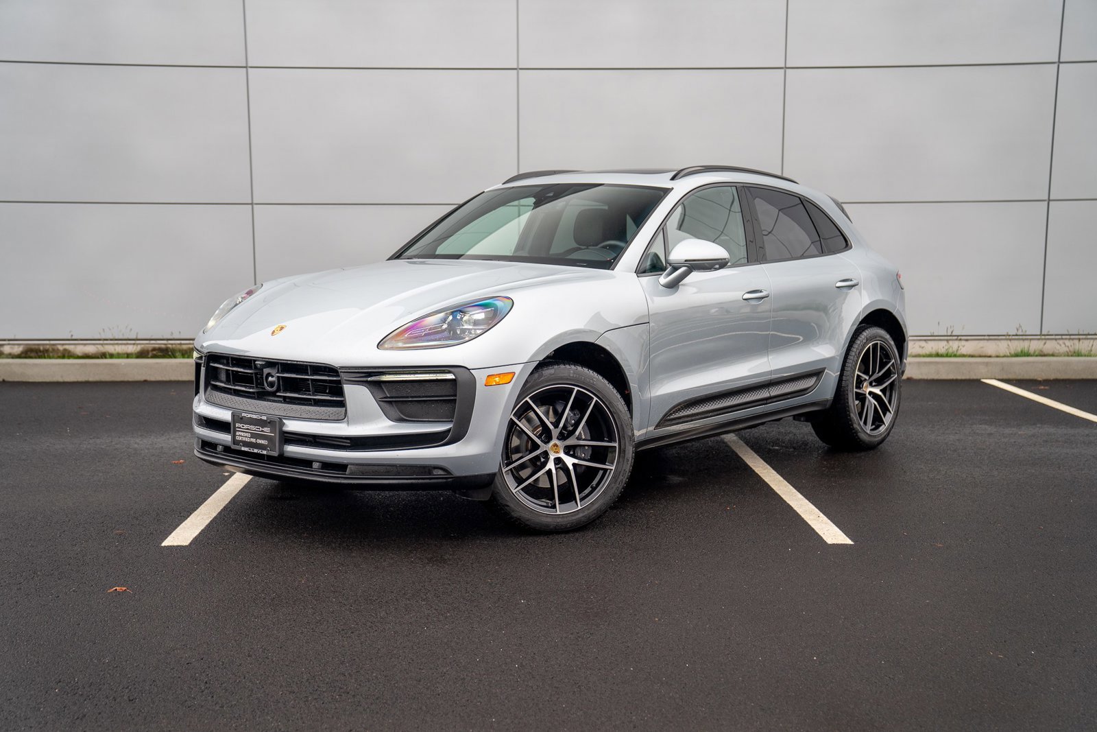 Used 2025 Porsche Macan image 1