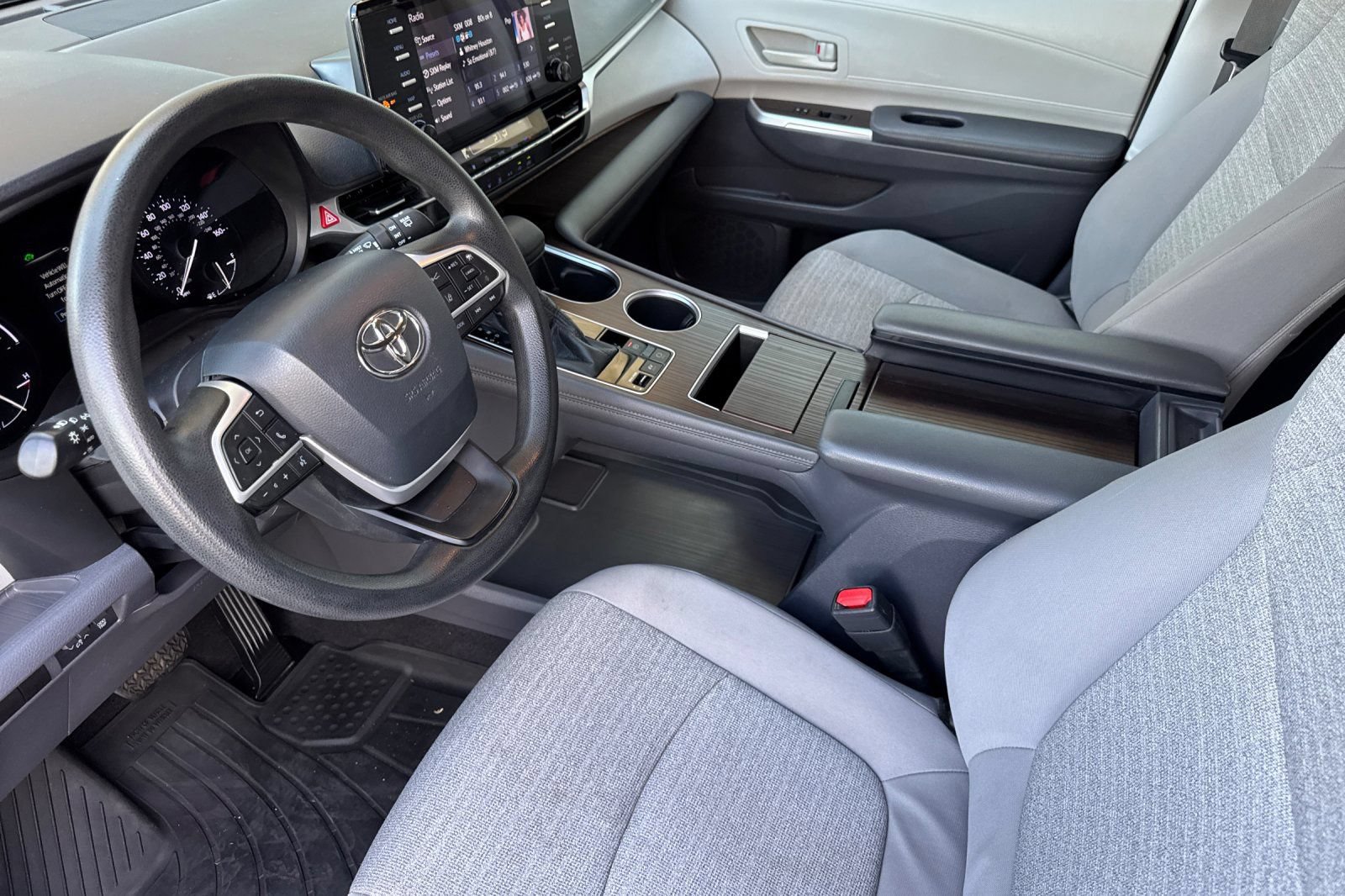 Used 2021 Toyota Sienna LE AWD/4WD image 10