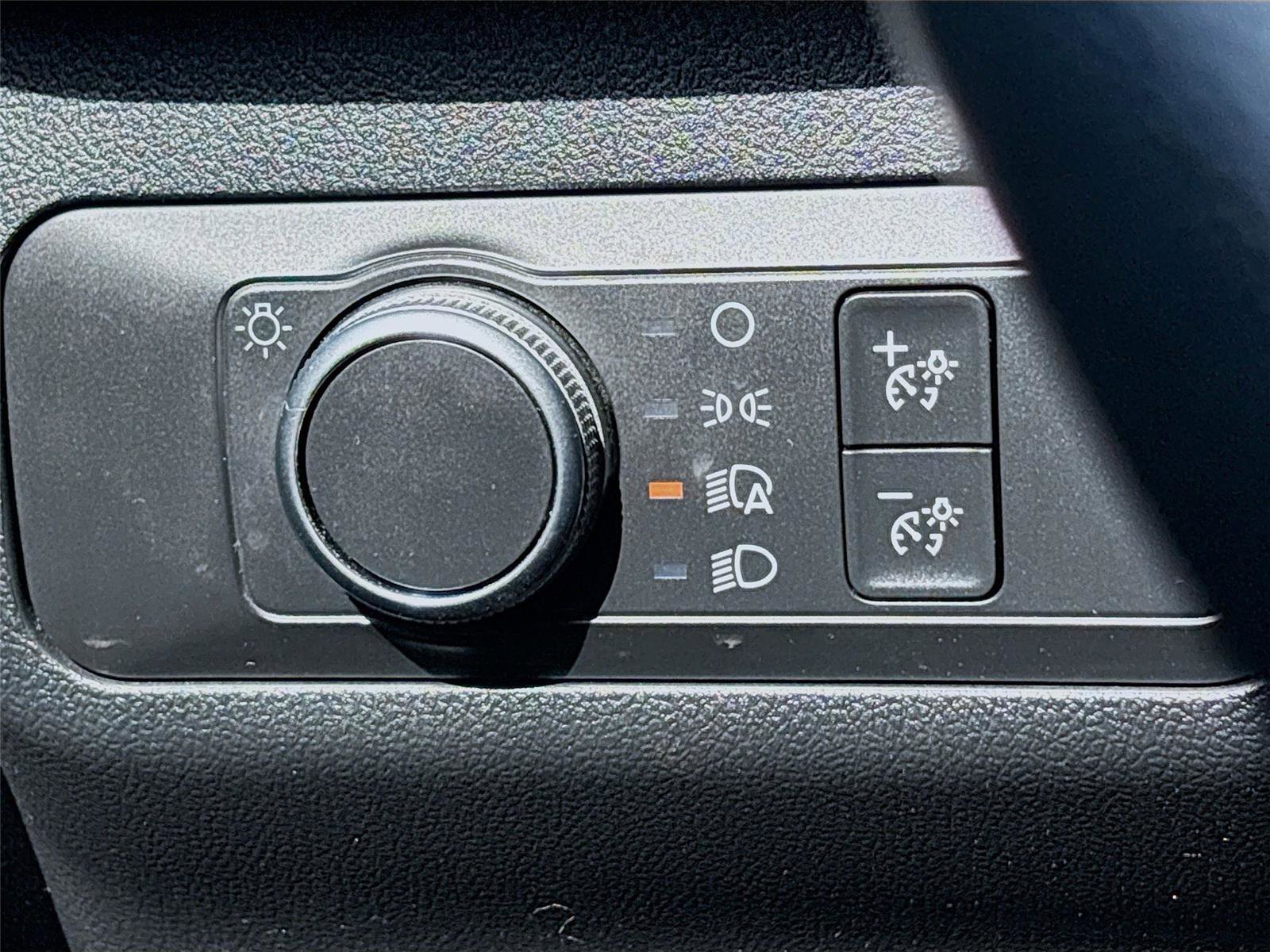 Used 2020 Ford Escape SE image 10