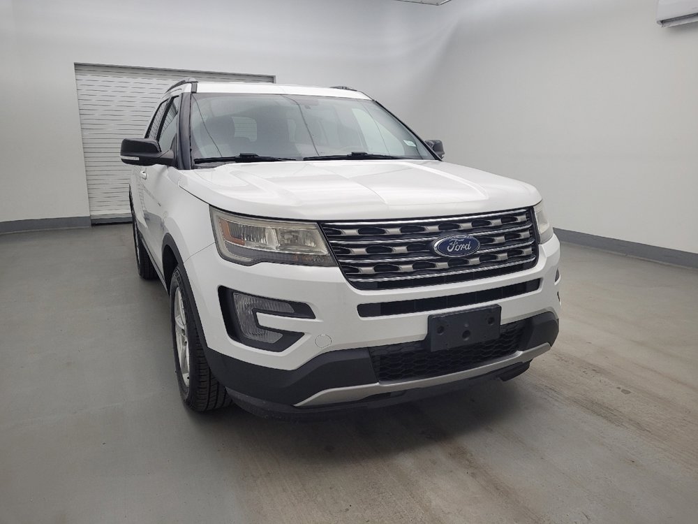 Used 2017 Ford Explorer XLT image 14
