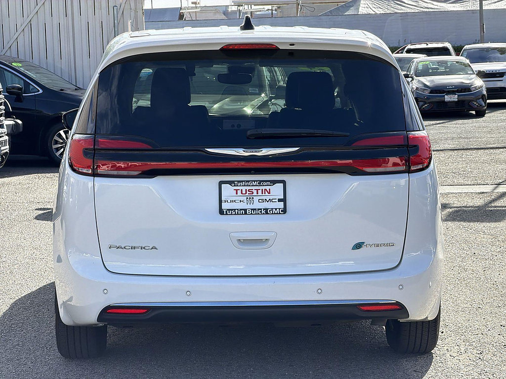 Used 2024 Chrysler Pacifica Limited FWD image 6