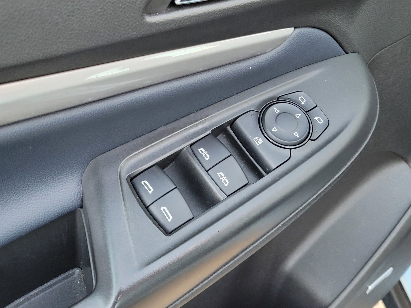 Used 2022 Chevrolet Bolt EUV Premier w/ Sun & Sound Package image 18