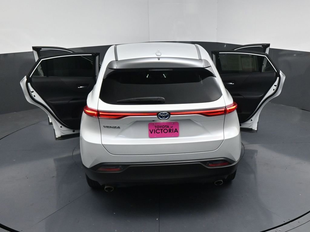 Used 2023 Toyota Venza LE image 21