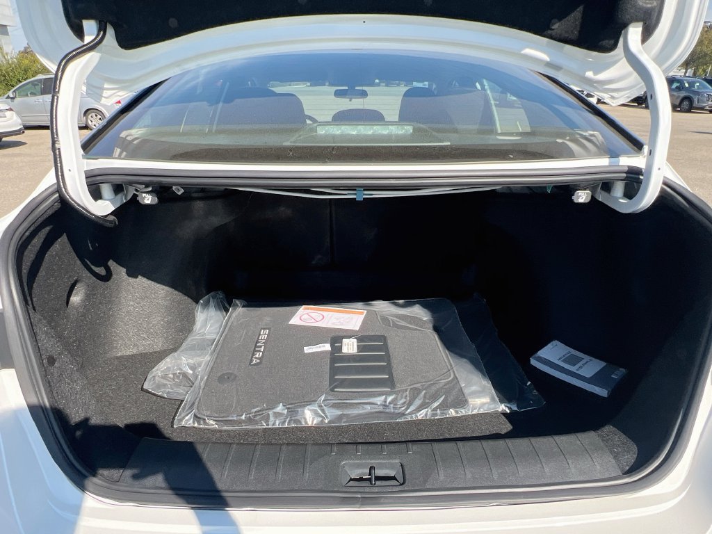 New 2027 Nissan Sentra SR FWD image 23