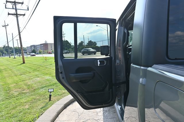 Used 2021 Jeep Gladiator Rubicon w/ Cold Weather Group AWD/4WD image 18