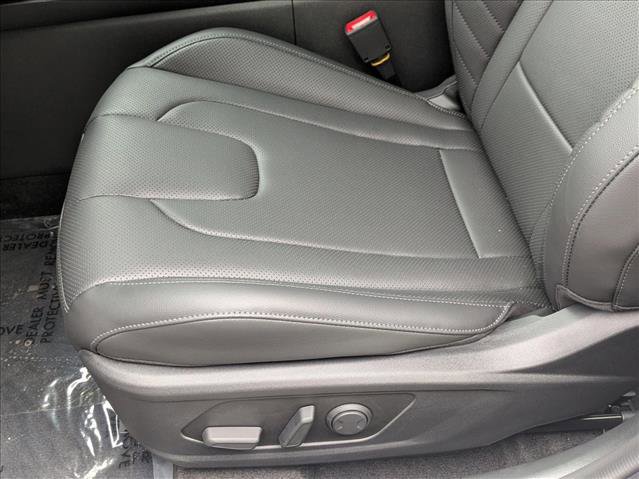 New 2025 Hyundai Elantra Limited image 4