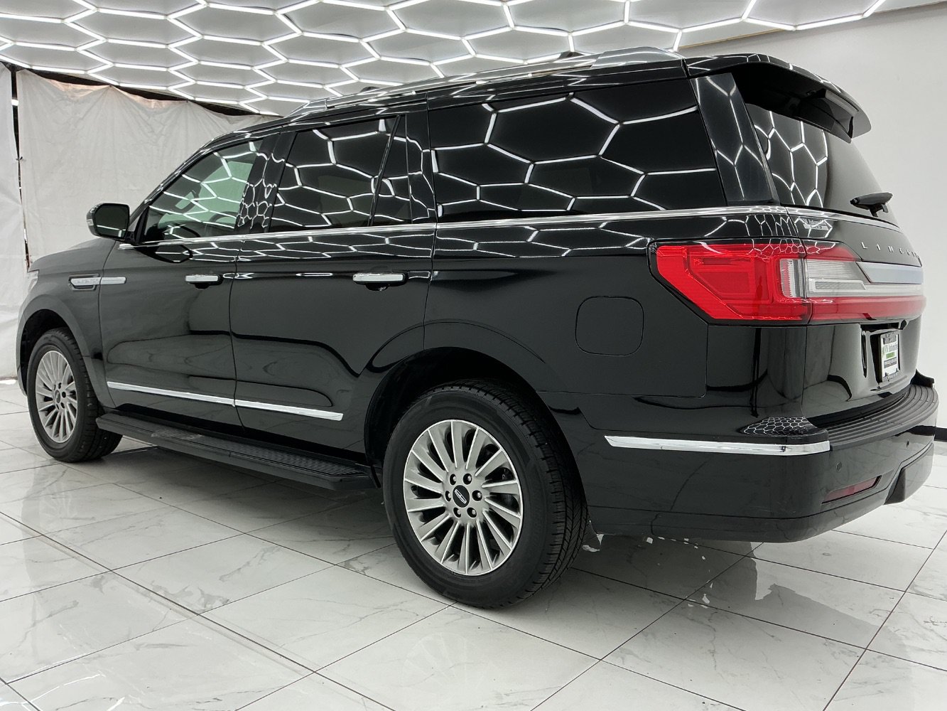 Used 2018 Lincoln Navigator Premiere RWD image 14