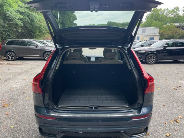 Certified 2024 Volvo XC60 B5 Plus w/ Climate Package AWD/4WD image 16