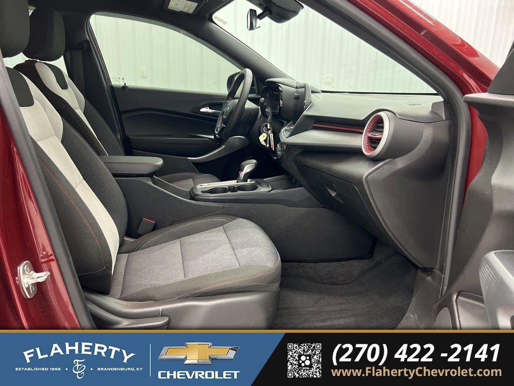 Used 2024 Chevrolet Trax RS w/ Driver Confidence Package FWD image 15