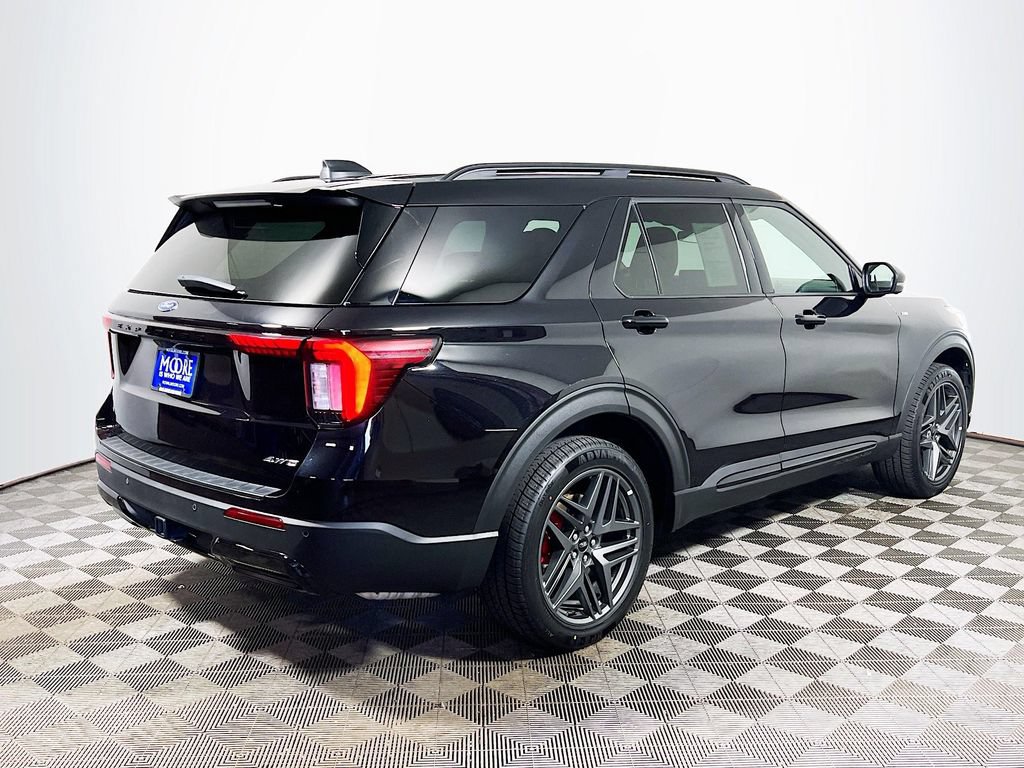 Used 2025 Ford Explorer ST-Line w/ ST-Line Street Pack AWD/4WD image 7