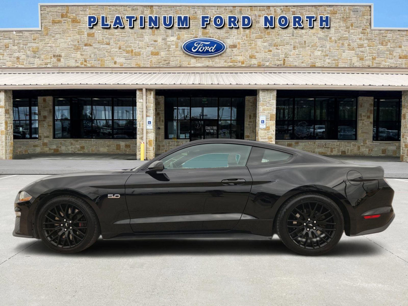 Used 2018 Ford Mustang GT Premium w/ GT Performance Package RWD image 3