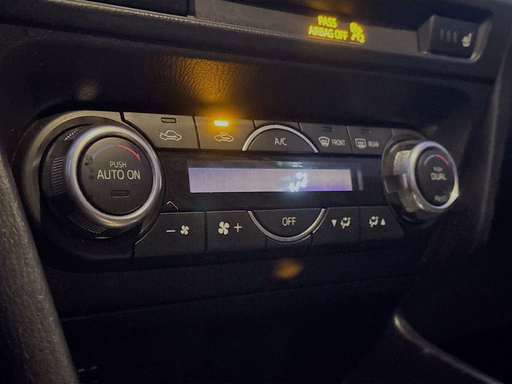 Used 2018 MAZDA MAZDA3 Touring FWD image 18