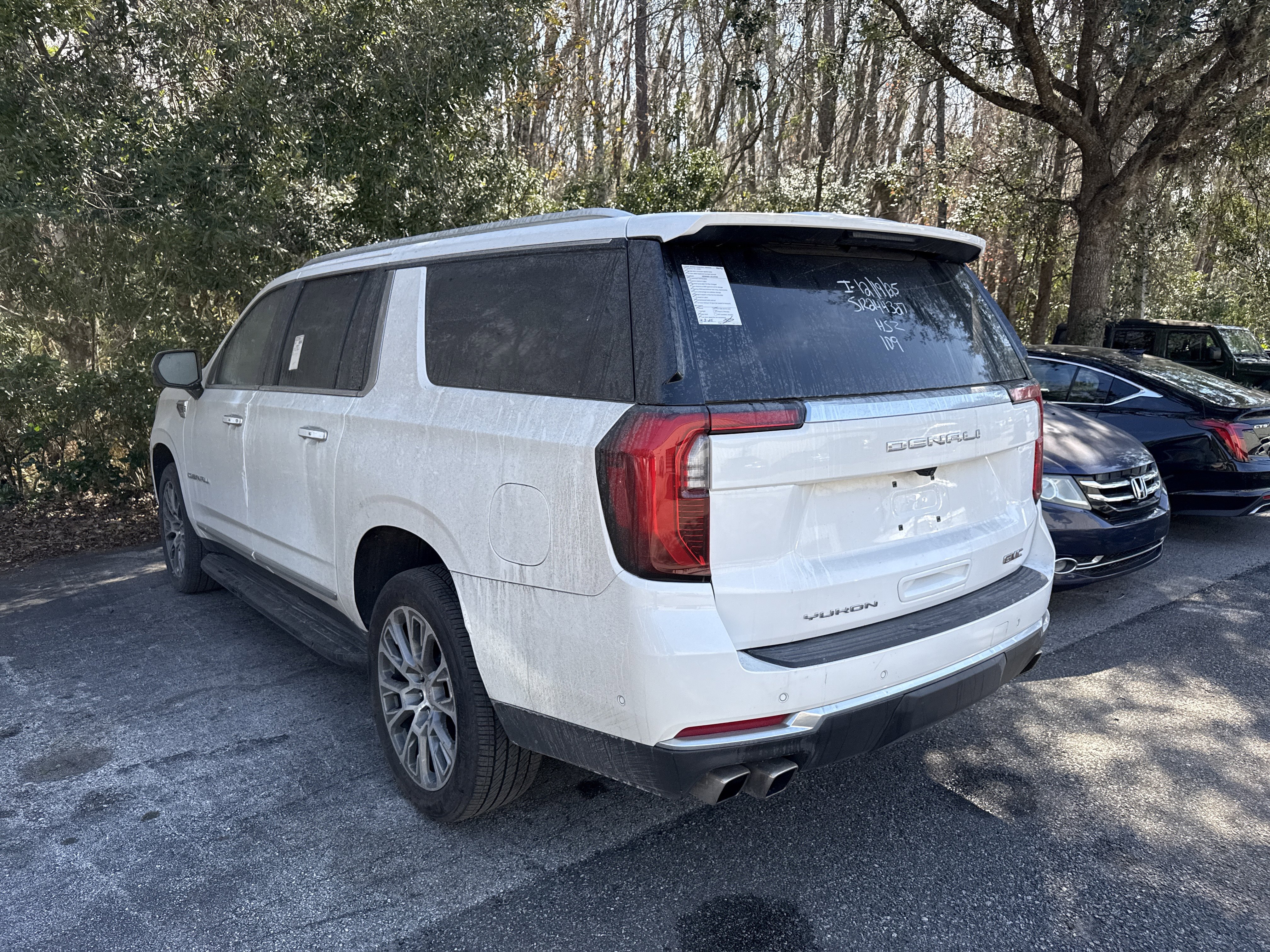 Used 2025 GMC Yukon XL Denali image 4
