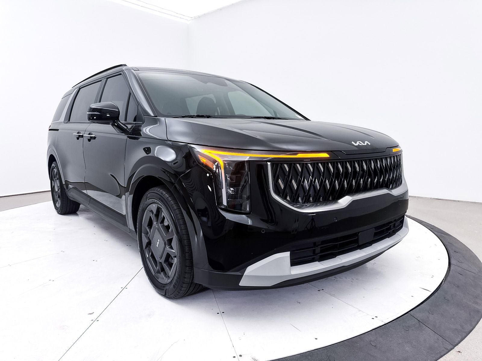 Certified 2025 Kia Carnival EX image 12