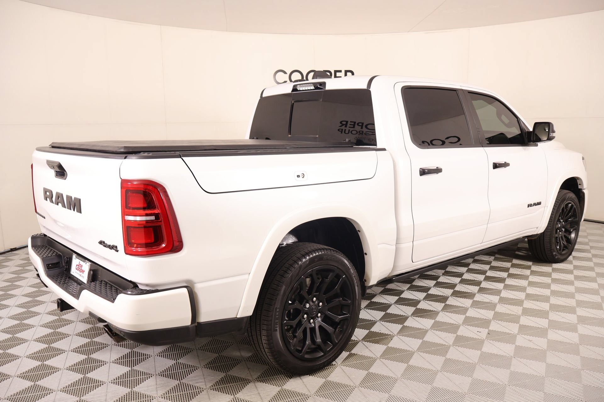 Used 2025 RAM 1500 Limited AWD/4WD image 22