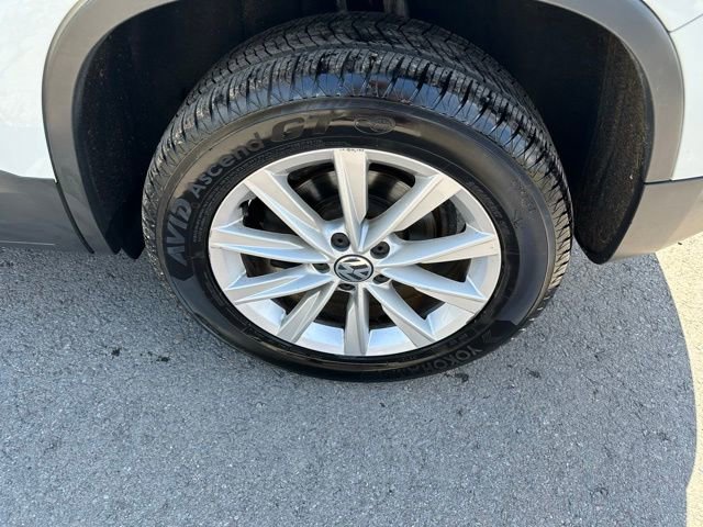 Used 2017 Volkswagen Tiguan Limited w/ Premium Package AWD/4WD image 11