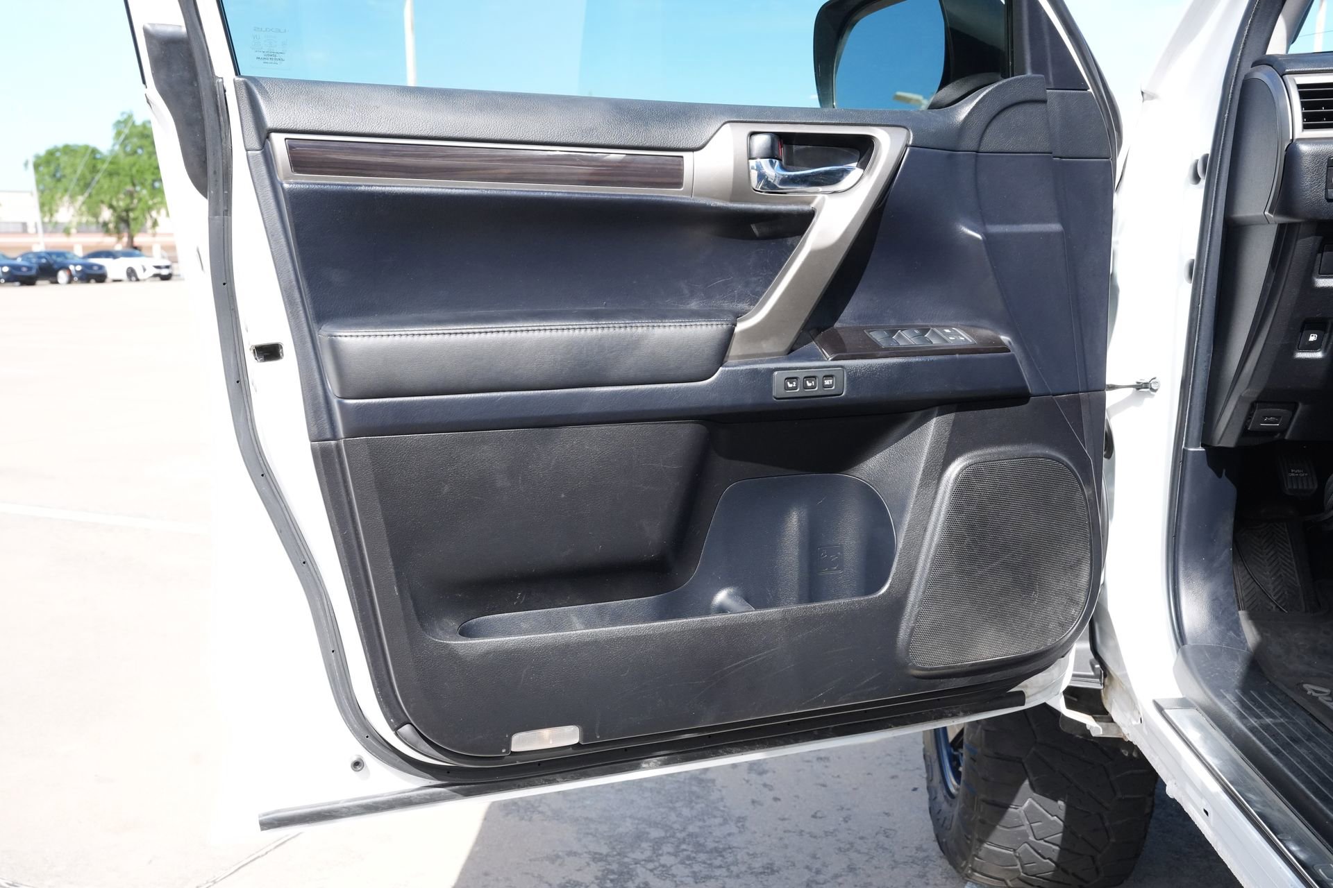 Used 2014 Lexus GX 460 image 19