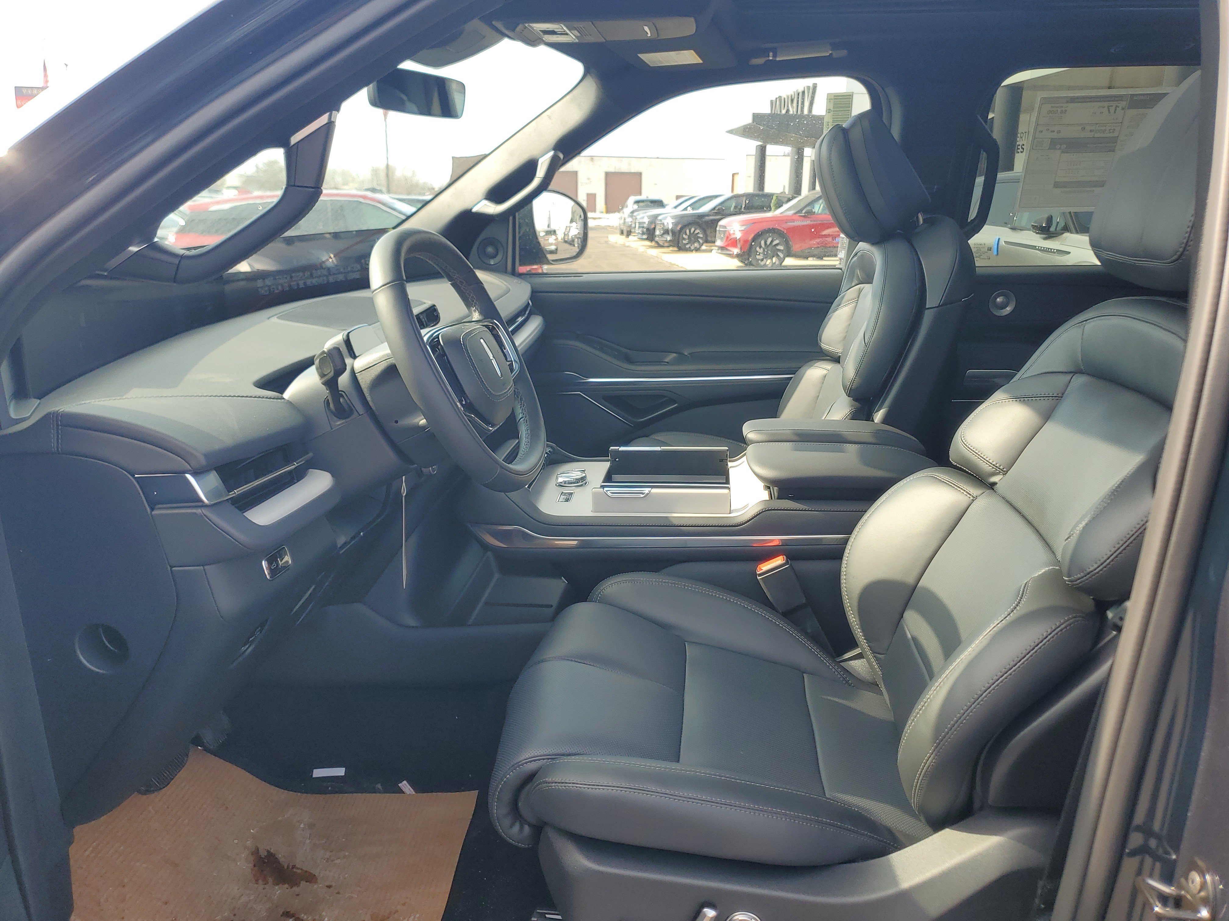 New 2026 Lincoln Navigator Reserve w/ Jet Appearance Package AWD/4WD image 12