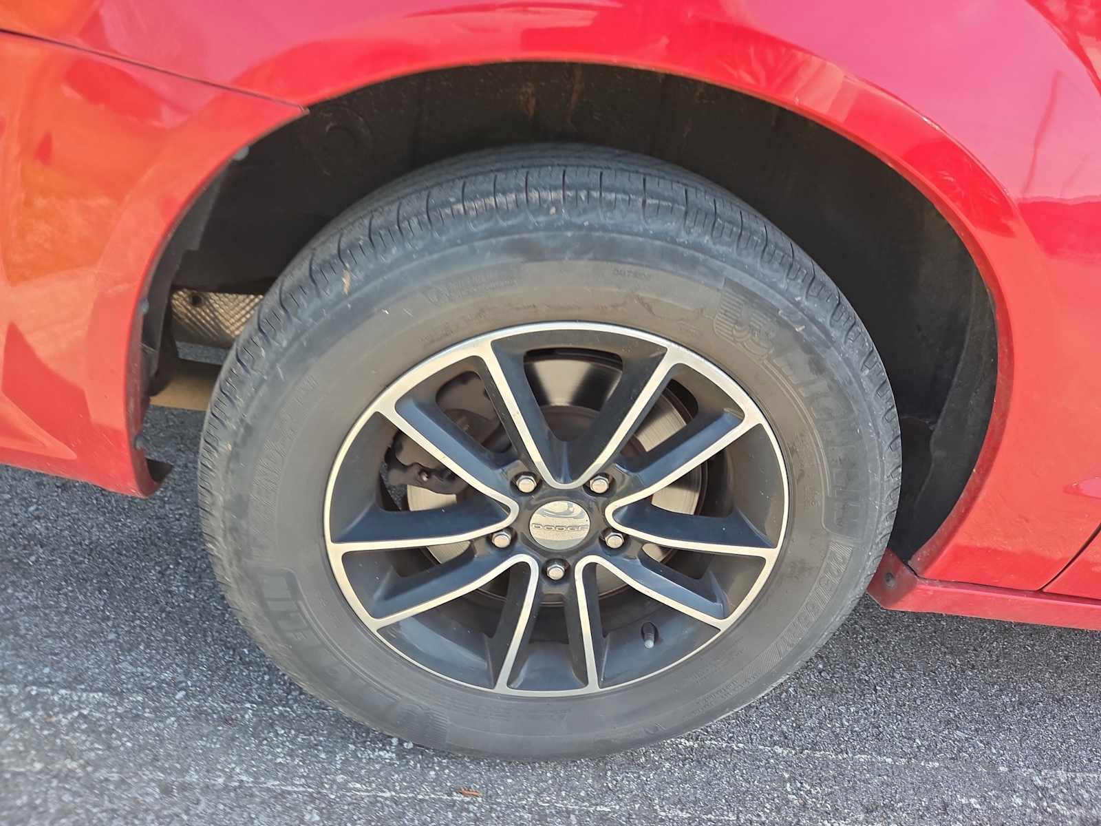 Used 2015 Dodge Grand Caravan SXT image 2