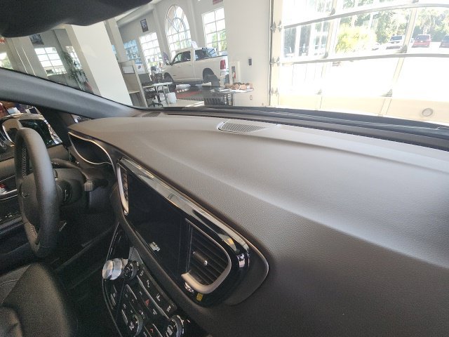 Used 2026 Chrysler Pacifica Select w/ S Appearance Package FWD image 16