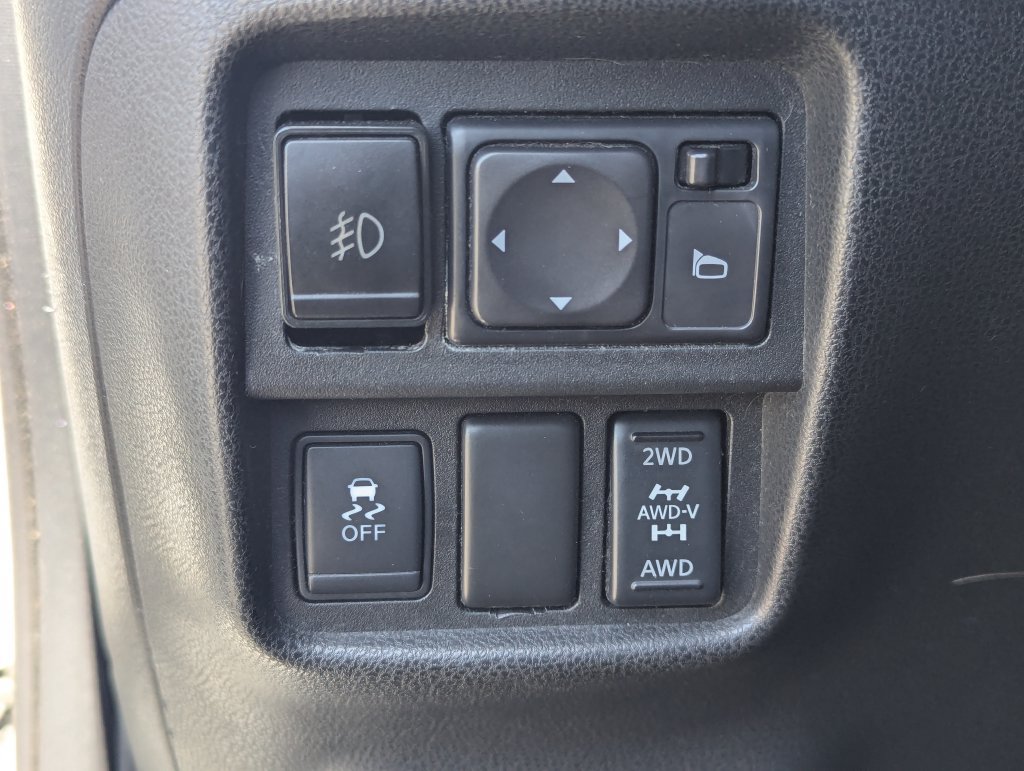 Used 2015 Nissan Juke SV w/ Technology Package AWD/4WD image 25