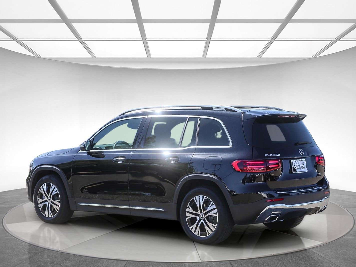 Used 2026 Mercedes-Benz GLB 250 image 2