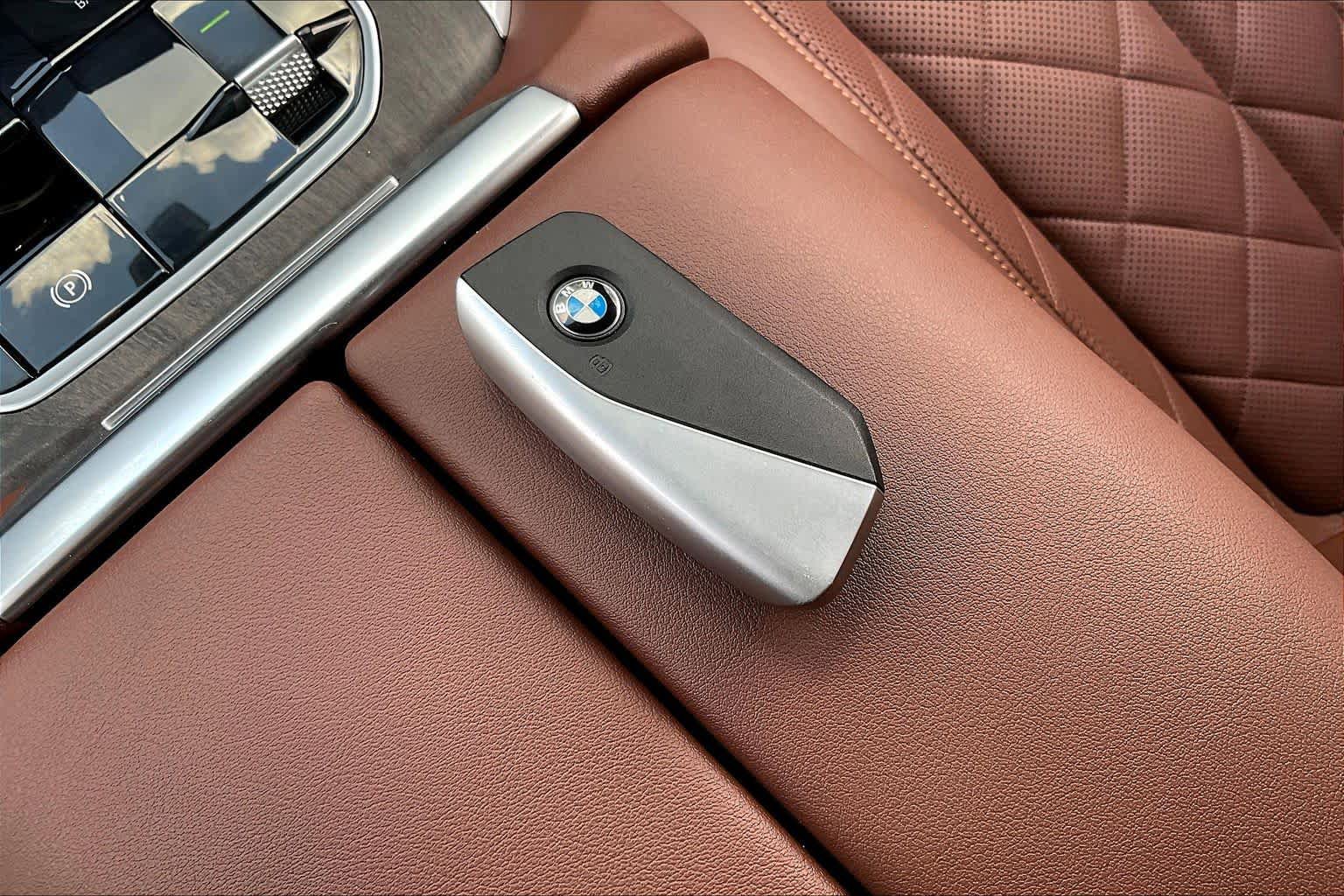 Used 2025 BMW X5 xDrive40i w/ Premium Package AWD/4WD image 14