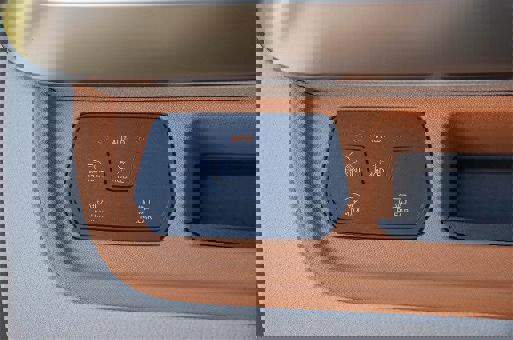 New 2025 Volkswagen ID. Buzz 1st Edition image 15